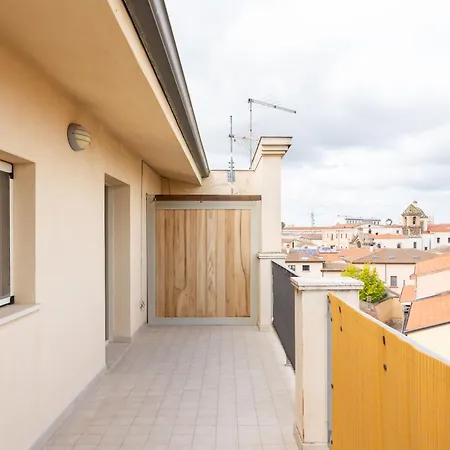 شقة Attico Eleonora- Terrazza & Parcheggio In Centro